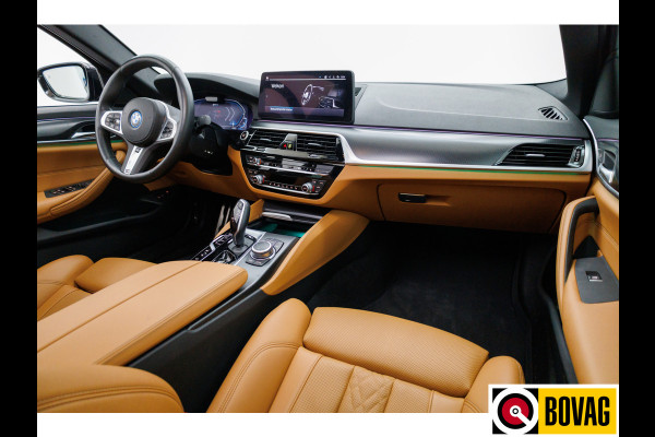 BMW 5 Serie 545e xDrive High Exec. M-sport Black Edition 394 PK automaat | Open Dak | Trekhaak elec. | 360 Camera, Stoel- en stuurverwarming