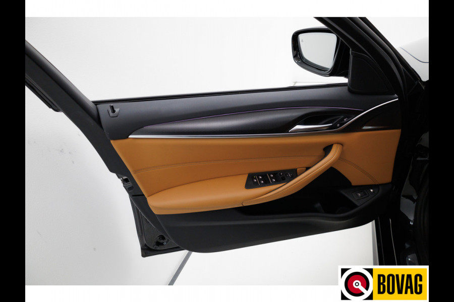 BMW 5 Serie 545e xDrive High Exec. M-sport Black Edition 394 PK automaat | Open Dak | Trekhaak elec. | 360 Camera, Stoel- en stuurverwarming