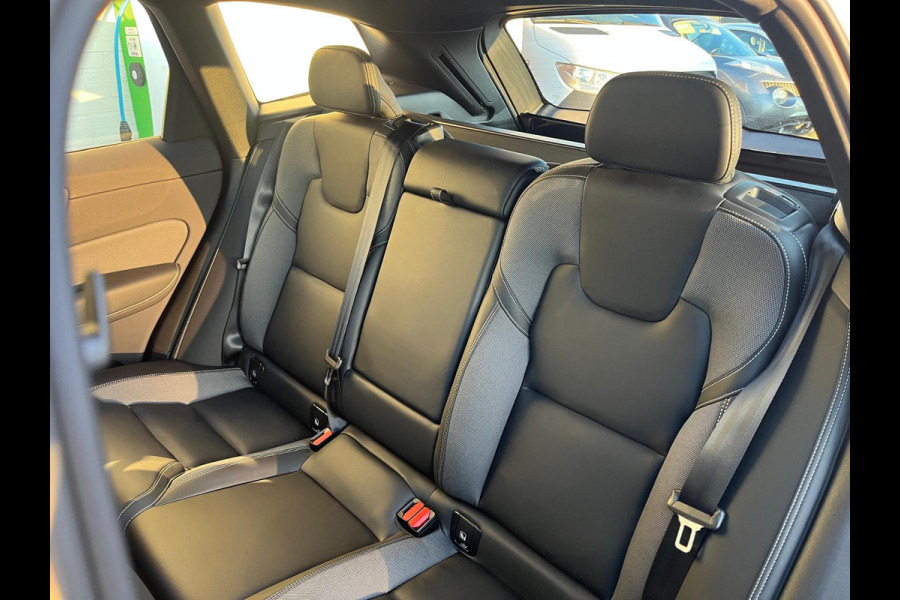 Volvo XC60 2.0 T8 Plug-in hybrid AWD Ultimate Dark | Adaptieve cruise | Panorama dak | Blis | Harman Kardon | Zwenkbare trekhaak |