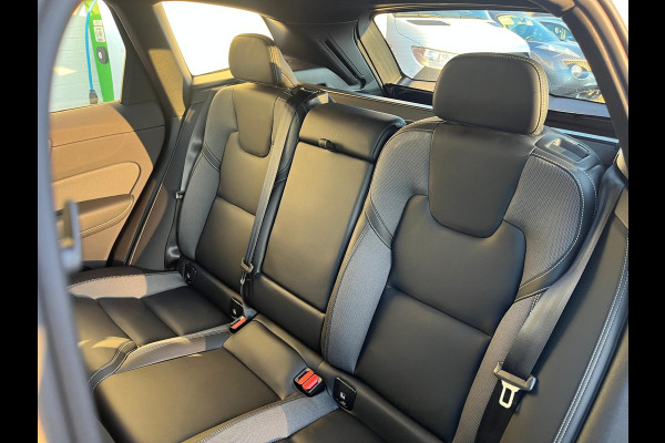 Volvo XC60 2.0 T8 Plug-in hybrid AWD Ultimate Dark | Adaptieve cruise | Panorama dak | Blis | Harman Kardon | Zwenkbare trekhaak |