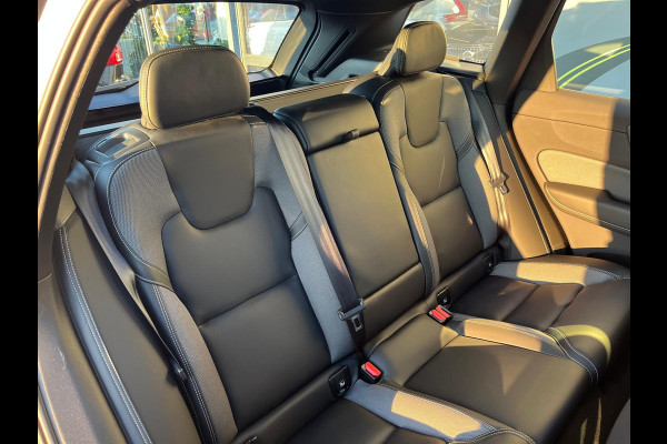 Volvo XC60 2.0 T8 Plug-in hybrid AWD Ultimate Dark | Adaptieve cruise | Panorama dak | Blis | Harman Kardon | Zwenkbare trekhaak |