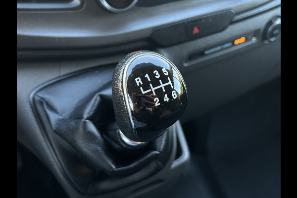 Ford Transit Custom 2.0 TDCI 105 PK / L1H1 / 1e EIG. / 96.558 KM !! / TREKHAAK / INRICHTING / 3-ZITS / AIRCO / CRUISE / PDC