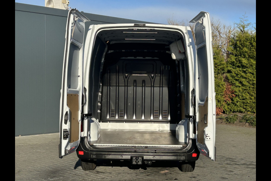 Renault Master 2.3 dCi 131 PK E6 / L1H2 / TREKHAAK / 1e EIG. / AIRCO / CRUISE / NAVI / BLUETOOTH / 3-ZITS