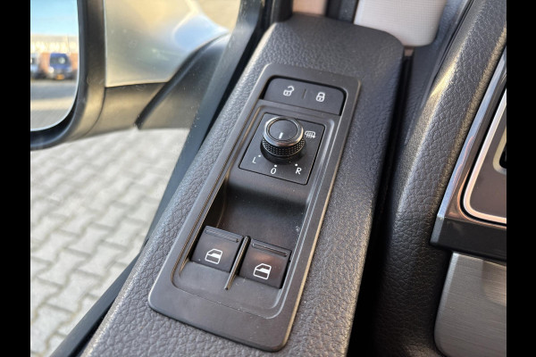 Volkswagen Transporter 2.0 TDI L2H1 DC*AUTOM.*A/C*ACC*NAVI*HAAK*CARPLAY*