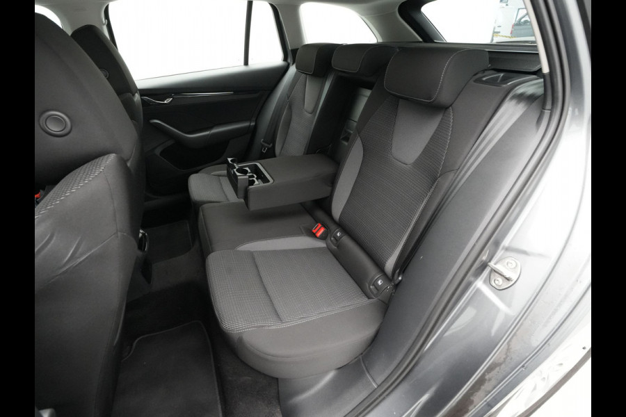 Škoda Octavia Combi 1.0 TSI 110pk Business Edition Trekhaak Navigatie Keyless Clima argon