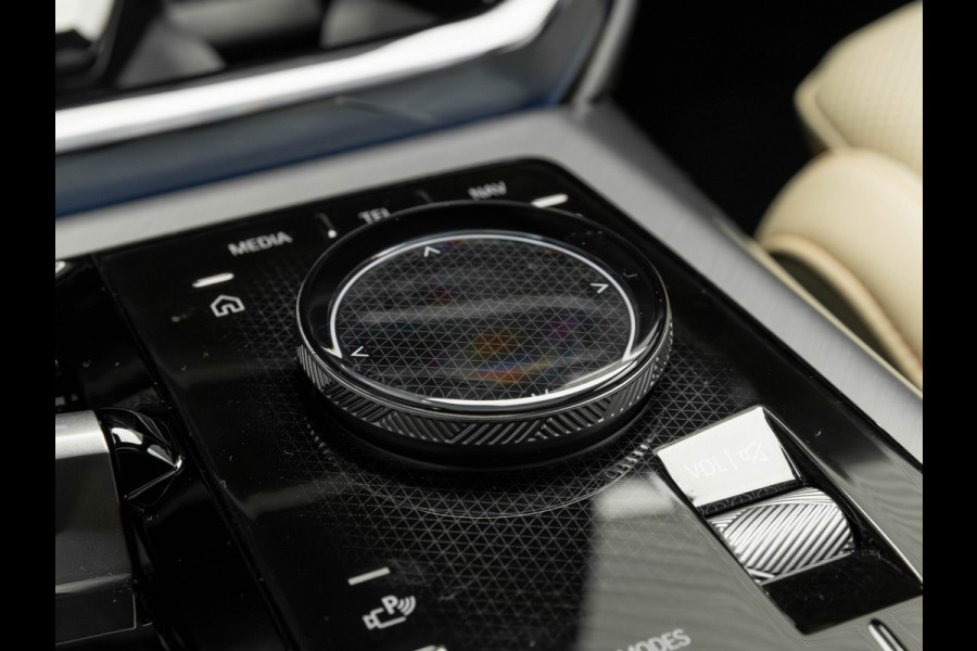 BMW X3 M50 - M-Sport Pro - Pano - Harman Kardon - Stoelventilatie - Iconic Glow