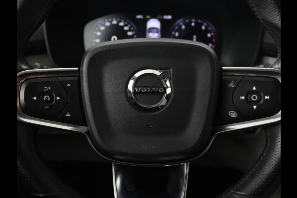 Volvo XC40 2.0 T4 Inscription | Panoramadak | Leder | Adaptive cruise | Trekhaak | Stoelverwarming | 360 Camera | Keyless | Navigatie | Full LED