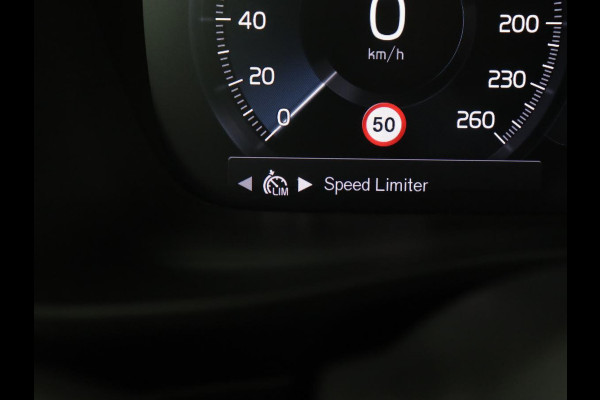 Volvo XC40 2.0 T4 Inscription | Panoramadak | Leder | Adaptive cruise | Trekhaak | Stoelverwarming | 360 Camera | Keyless | Navigatie | Full LED