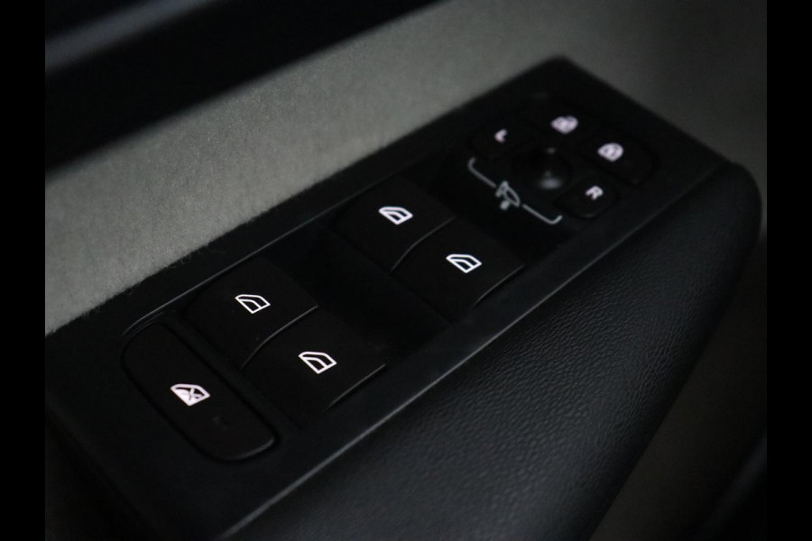 Volvo XC40 2.0 T4 Inscription | Panoramadak | Leder | Adaptive cruise | Trekhaak | Stoelverwarming | 360 Camera | Keyless | Navigatie | Full LED