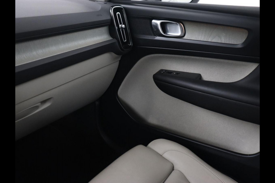 Volvo XC40 2.0 T4 Inscription | Panoramadak | Leder | Adaptive cruise | Trekhaak | Stoelverwarming | 360 Camera | Keyless | Navigatie | Full LED