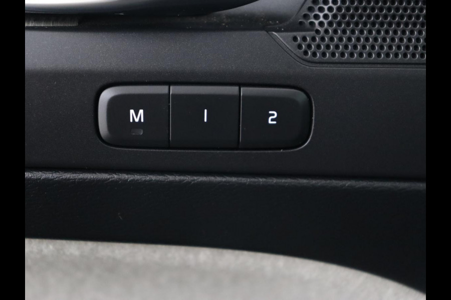 Volvo XC40 2.0 T4 Inscription | Panoramadak | Leder | Adaptive cruise | Trekhaak | Stoelverwarming | 360 Camera | Keyless | Navigatie | Full LED