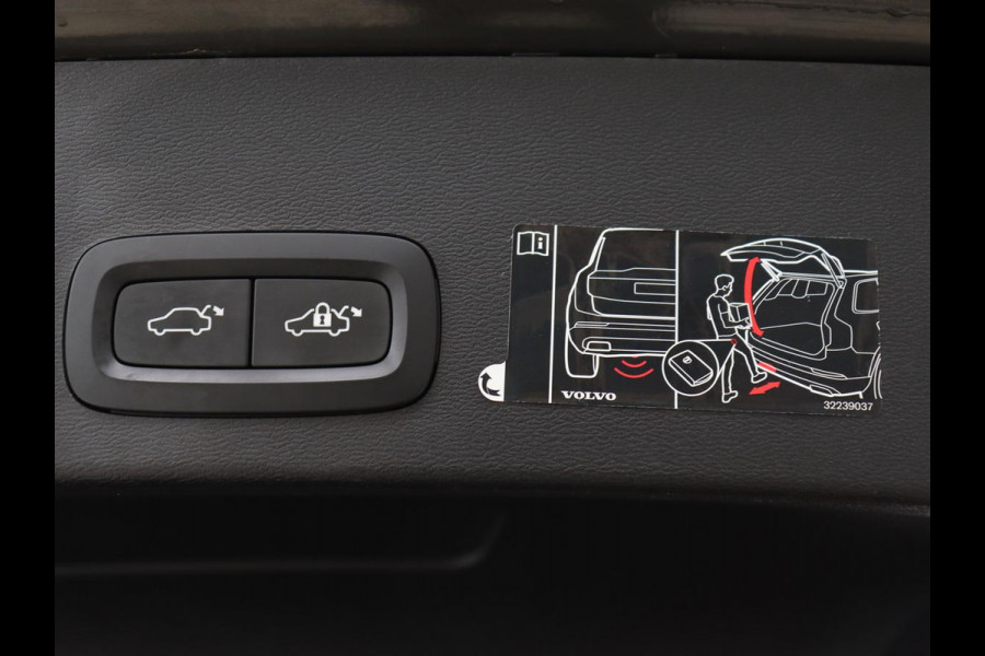 Volvo XC40 2.0 T4 Inscription | Panoramadak | Leder | Adaptive cruise | Trekhaak | Stoelverwarming | 360 Camera | Keyless | Navigatie | Full LED