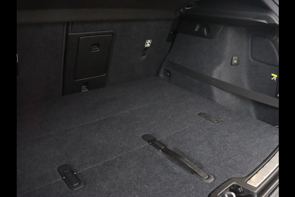 Volvo XC40 2.0 T4 Inscription | Panoramadak | Leder | Adaptive cruise | Trekhaak | Stoelverwarming | 360 Camera | Keyless | Navigatie | Full LED