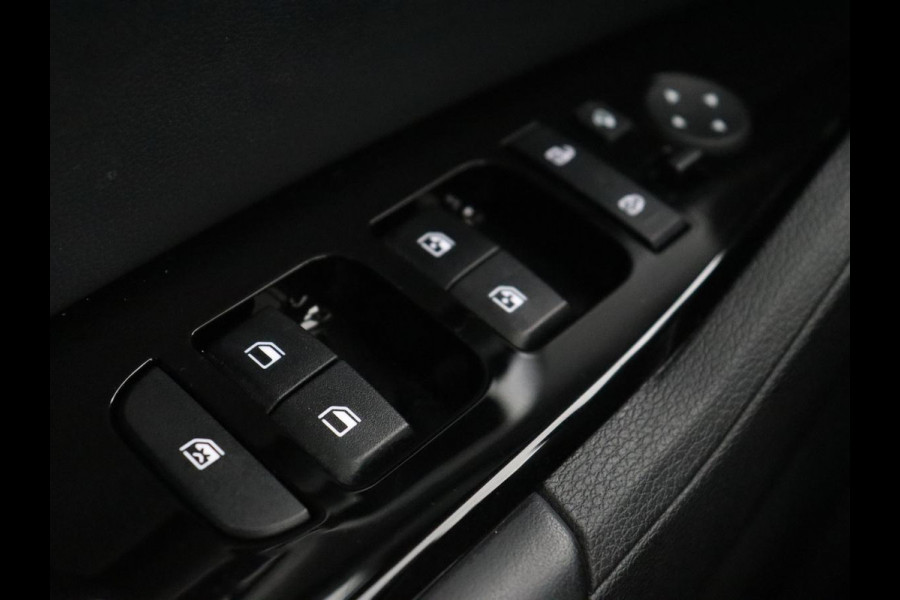 Kia Sportage 1.6 T-GDI Plug-in Hybrid AWD DynamicPlusLine | Stoel & stuurverwarming | Half leder | Camera | Carplay | Adaptive cruise | 19'' | Navigatie | Achterbankverwarming | PHEV
