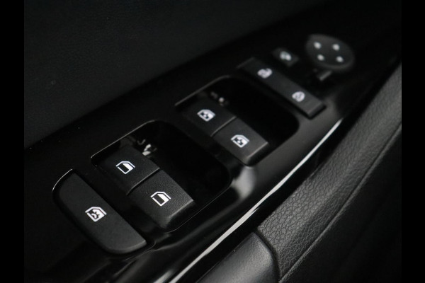 Kia Sportage 1.6 T-GDI Plug-in Hybrid AWD DynamicPlusLine | Stoel & stuurverwarming | Half leder | Camera | Carplay | Adaptive cruise | 19'' | Navigatie | Achterbankverwarming | PHEV