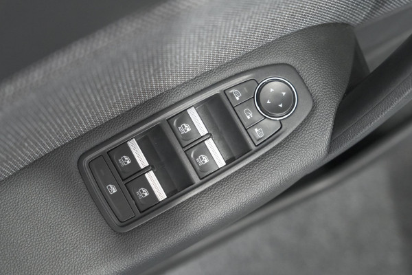 Renault Captur TCe 90 Techno | Nieuw Model | Camera | Navigatie | Apple Carplay | Pack Full Screen | 18 Inch Lichtmetalen Velgen