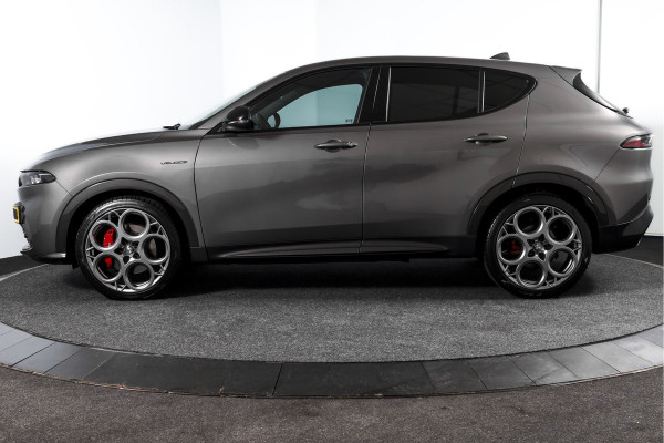 Alfa Romeo Tonale 1.5T Hybrid Veloce - Automaat Orig. NL | Dig. Cockpit | Adapt. Cruise | Stoel-+Stuurverw. | PDC | Camera | NAV + App. Connect | ECC | Elek. Klep | DAB | LM 20" |