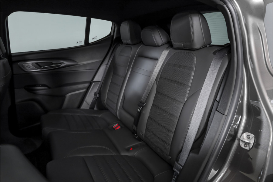 Alfa Romeo Tonale 1.5T Hybrid Veloce - Automaat Orig. NL | Dig. Cockpit | Adapt. Cruise | Stoel-+Stuurverw. | PDC | Camera | NAV + App. Connect | ECC | Elek. Klep | DAB | LM 20" |