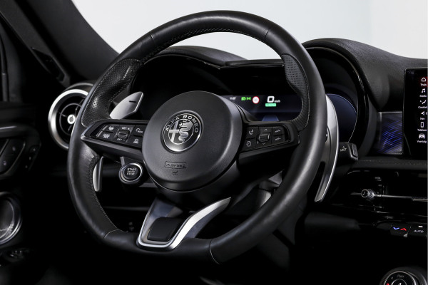 Alfa Romeo Tonale 1.5T Hybrid Veloce - Automaat Orig. NL | Dig. Cockpit | Adapt. Cruise | Stoel-+Stuurverw. | PDC | Camera | NAV + App. Connect | ECC | Elek. Klep | DAB | LM 20" |