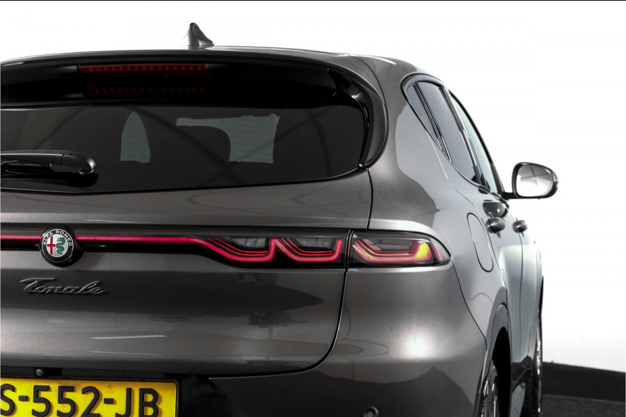 Alfa Romeo Tonale 1.5T Hybrid Veloce - Automaat Orig. NL | Dig. Cockpit | Adapt. Cruise | Stoel-+Stuurverw. | PDC | Camera | NAV + App. Connect | ECC | Elek. Klep | DAB | LM 20" |