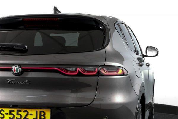 Alfa Romeo Tonale 1.5T Hybrid Veloce - Automaat Orig. NL | Dig. Cockpit | Adapt. Cruise | Stoel-+Stuurverw. | PDC | Camera | NAV + App. Connect | ECC | Elek. Klep | DAB | LM 20" |