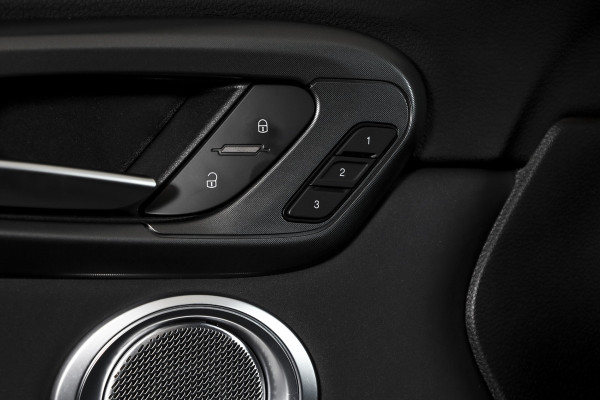 Alfa Romeo Tonale 1.5T Hybrid Veloce - Automaat Orig. NL | Dig. Cockpit | Adapt. Cruise | Stoel-+Stuurverw. | PDC | Camera | NAV + App. Connect | ECC | Elek. Klep | DAB | LM 20" |