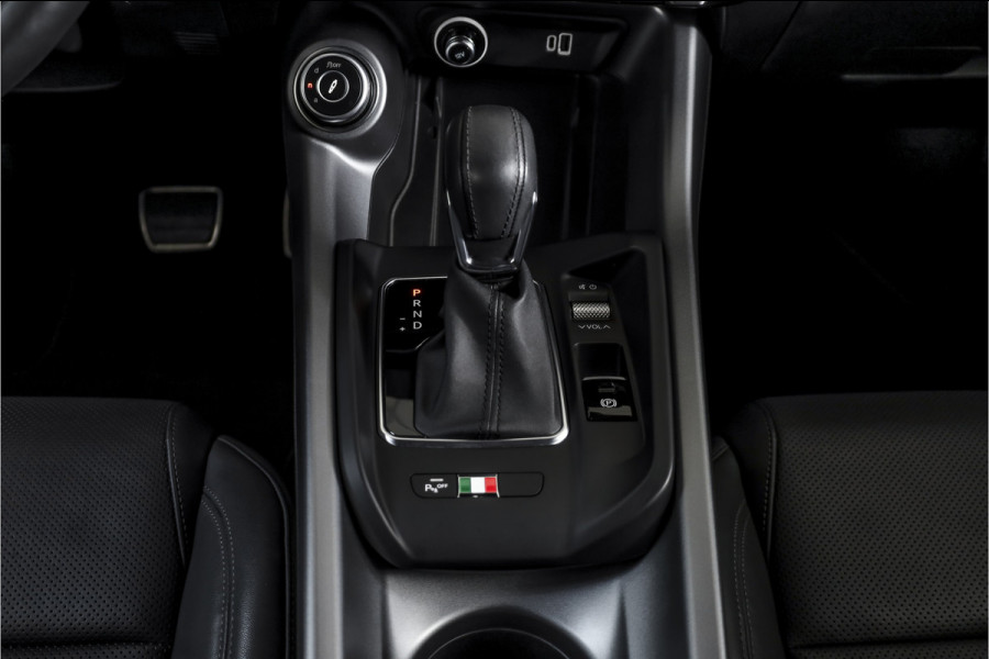 Alfa Romeo Tonale 1.5T Hybrid Veloce - Automaat Orig. NL | Dig. Cockpit | Adapt. Cruise | Stoel-+Stuurverw. | PDC | Camera | NAV + App. Connect | ECC | Elek. Klep | DAB | LM 20" |