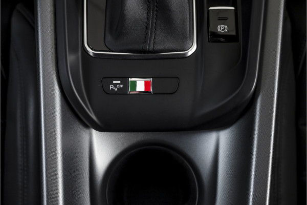 Alfa Romeo Tonale 1.5T Hybrid Veloce - Automaat Orig. NL | Dig. Cockpit | Adapt. Cruise | Stoel-+Stuurverw. | PDC | Camera | NAV + App. Connect | ECC | Elek. Klep | DAB | LM 20" |