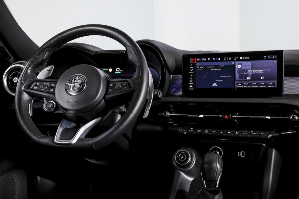 Alfa Romeo Tonale 1.5T Hybrid Veloce - Automaat Orig. NL | Dig. Cockpit | Adapt. Cruise | Stoel-+Stuurverw. | PDC | Camera | NAV + App. Connect | ECC | Elek. Klep | DAB | LM 20" |