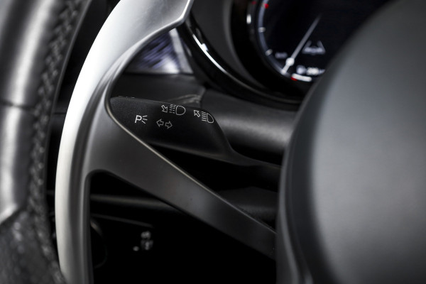 Alfa Romeo Tonale 1.5T Hybrid Veloce - Automaat Orig. NL | Dig. Cockpit | Adapt. Cruise | Stoel-+Stuurverw. | PDC | Camera | NAV + App. Connect | ECC | Elek. Klep | DAB | LM 20" |