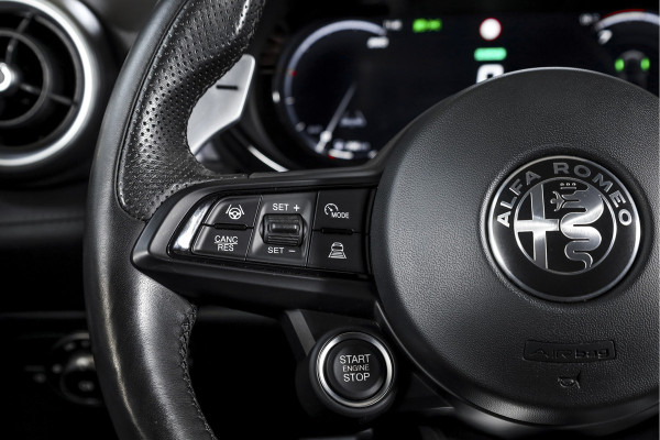 Alfa Romeo Tonale 1.5T Hybrid Veloce - Automaat Orig. NL | Dig. Cockpit | Adapt. Cruise | Stoel-+Stuurverw. | PDC | Camera | NAV + App. Connect | ECC | Elek. Klep | DAB | LM 20" |