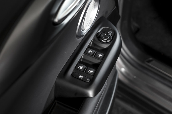 Alfa Romeo Tonale 1.5T Hybrid Veloce - Automaat Orig. NL | Dig. Cockpit | Adapt. Cruise | Stoel-+Stuurverw. | PDC | Camera | NAV + App. Connect | ECC | Elek. Klep | DAB | LM 20" |