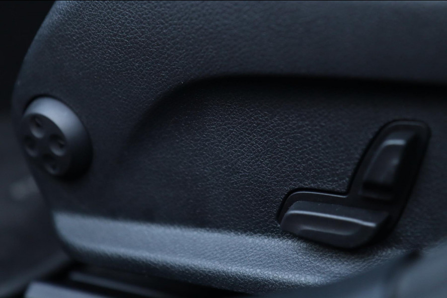 Mercedes-Benz C-Klasse 250 AMG / DODEHOEK / 360 / BURMESTER / DEALER SERVICE