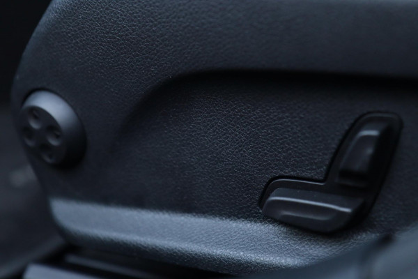 Mercedes-Benz C-Klasse 250 AMG / DODEHOEK / 360 / BURMESTER / DEALER SERVICE