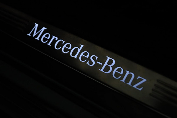 Mercedes-Benz C-Klasse 250 AMG / DODEHOEK / 360 / BURMESTER / DEALER SERVICE