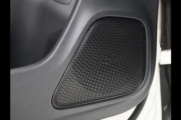 Mercedes-Benz CLA-Klasse 200 Premium Plus [SCHUIFKANTELDAK, BURMESTER SOUND, APPLE CARPLAY, ANDROID, SFEERVERLICHTING, CAMERA, STOELVERWARMING, LEDVERLICHTING, CRUISE, CLIMATE, NIEUWSTAAT]