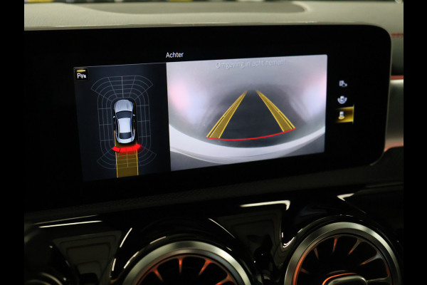 Mercedes-Benz CLA-Klasse 200 Premium Plus [SCHUIFKANTELDAK, BURMESTER SOUND, APPLE CARPLAY, ANDROID, SFEERVERLICHTING, CAMERA, STOELVERWARMING, LEDVERLICHTING, CRUISE, CLIMATE, NIEUWSTAAT]