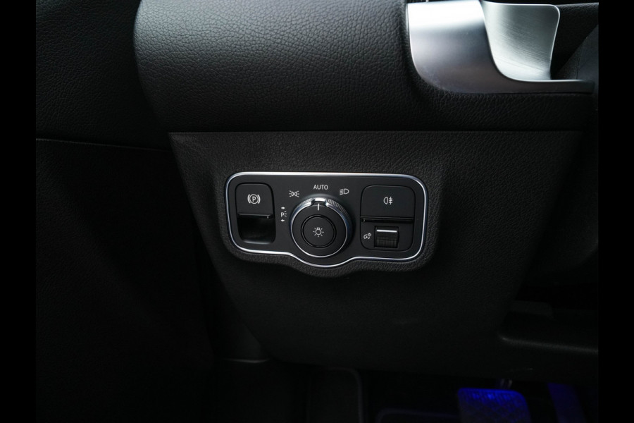 Mercedes-Benz Glb 180 d Business Solution Luxury [ 7-Pers. ] (INCL-BTW) Aut. *LUXURY-LEATHER | FULL-LED | AMBIENT-LIGHT | WIDESCREEN-DIGI-COCKPIT | HEATED-COMFORTSEATS | CAMERA | DAB+ | NAVI-FULLMAP | ECC | MEMORY-PACK | PDC | CRUISE | PRIVACY-GLASS |