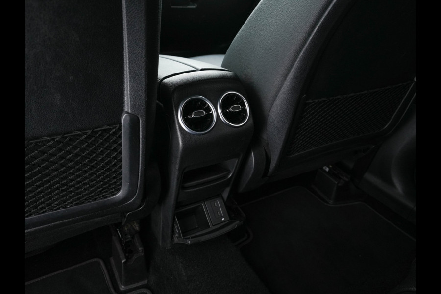 Mercedes-Benz Glb 180 d Business Solution Luxury [ 7-Pers. ] (INCL-BTW) Aut. *LUXURY-LEATHER | FULL-LED | AMBIENT-LIGHT | WIDESCREEN-DIGI-COCKPIT | HEATED-COMFORTSEATS | CAMERA | DAB+ | NAVI-FULLMAP | ECC | MEMORY-PACK | PDC | CRUISE | PRIVACY-GLASS |