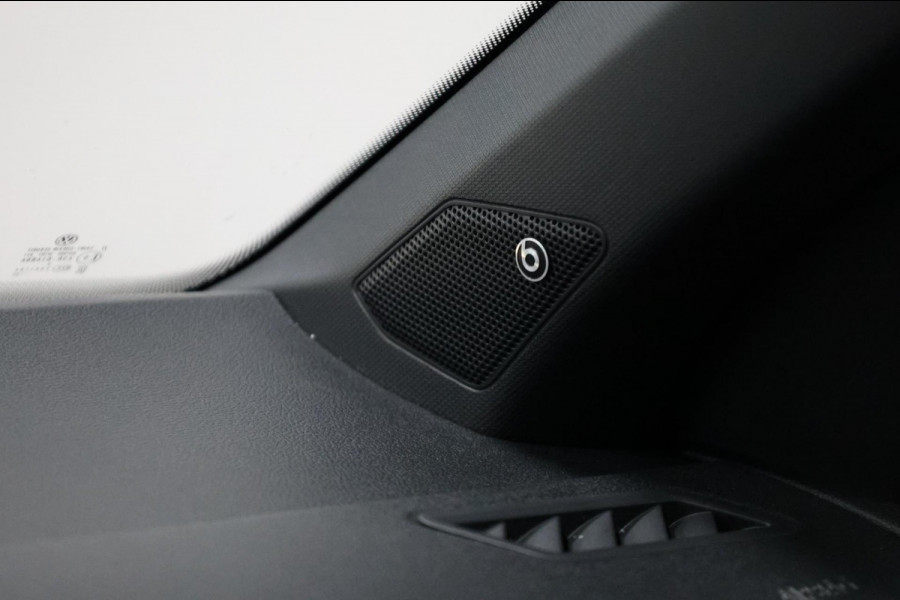 Volkswagen T-Roc 2.0 TSI 4Motion R 301+PK AKRAPOVIC/VIRTUAL/PANO/BEATS/KEYLES/HALF LEER+S.VERWARMING/19"/CAM/ACC/12 MDN GARANTIE!