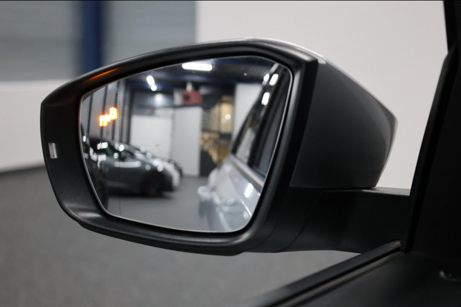 Volkswagen T-Roc 2.0 TSI 4Motion R 301+PK AKRAPOVIC/VIRTUAL/PANO/BEATS/KEYLES/HALF LEER+S.VERWARMING/19"/CAM/ACC/12 MDN GARANTIE!