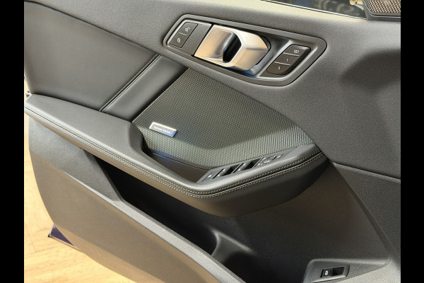 BMW 1-serie M135 300pk xDrive | Navi Prof | HUD | HK | 360 | 19" | Led | ACC | Blindspot | 100% Dealer Onderhouden!