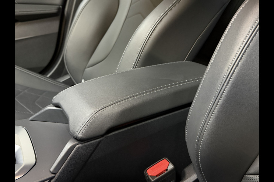 BMW 1-serie M135 300pk xDrive | Navi Prof | HUD | HK | 360 | 19" | Led | ACC | Blindspot | 100% Dealer Onderhouden!