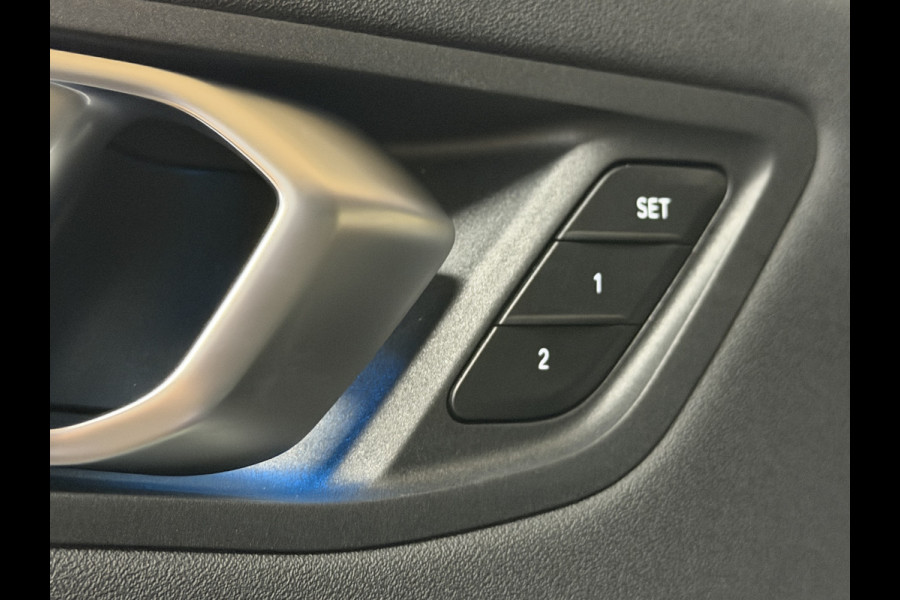 BMW 1-serie M135 300pk xDrive | Navi Prof | HUD | HK | 360 | 19" | Led | ACC | Blindspot | 100% Dealer Onderhouden!