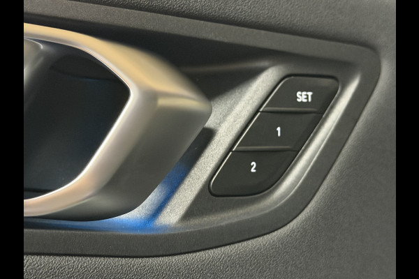 BMW 1-serie M135 300pk xDrive | Navi Prof | HUD | HK | 360 | 19" | Led | ACC | Blindspot | 100% Dealer Onderhouden!