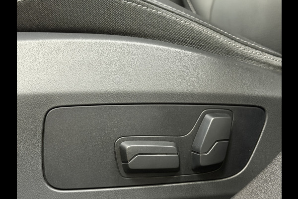 BMW 1-serie M135 300pk xDrive | Navi Prof | HUD | HK | 360 | 19" | Led | ACC | Blindspot | 100% Dealer Onderhouden!