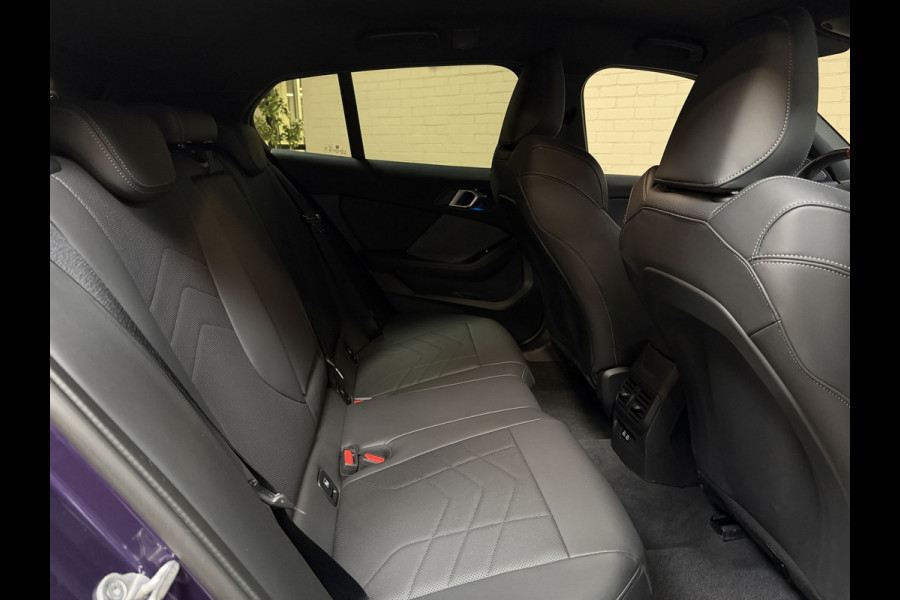 BMW 1-serie M135 300pk xDrive | Navi Prof | HUD | HK | 360 | 19" | Led | ACC | Blindspot | 100% Dealer Onderhouden!