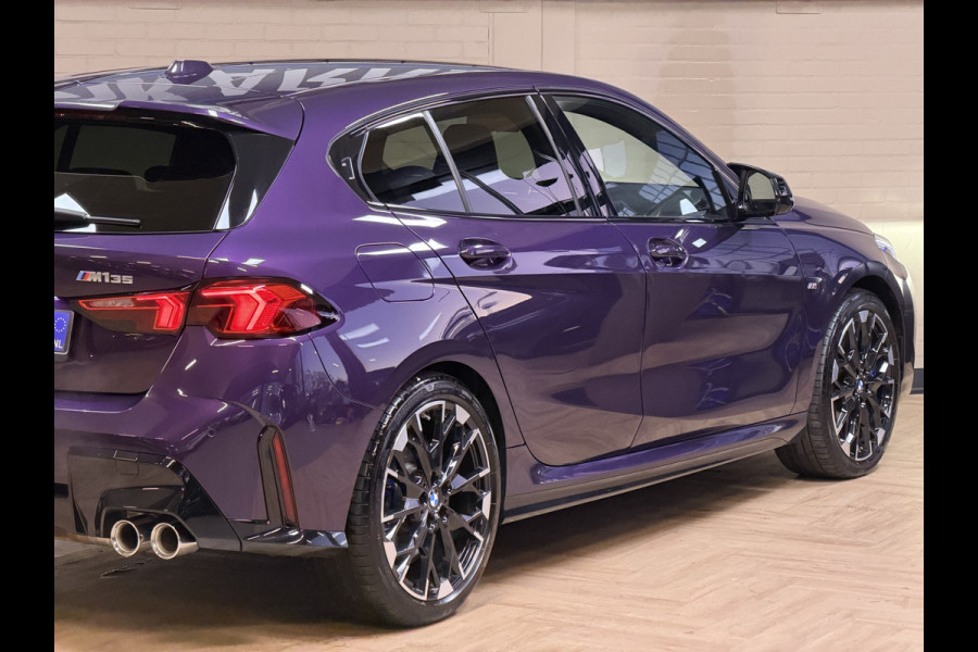 BMW 1-serie M135 300pk xDrive | Navi Prof | HUD | HK | 360 | 19" | Led | ACC | Blindspot | 100% Dealer Onderhouden!