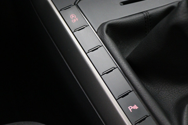 Volkswagen Polo 1.0 TSI Comfortline Business LED, Apple Carplay, ACC, Afn. Trekhaak, 15"