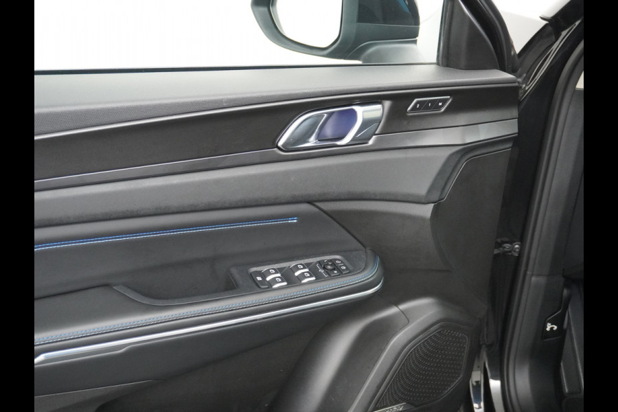 Lynk & Co 01 1.5 PHEV AUT-7 261pk Pano-Schuifdak Lmv 20" 360°Camera Apple Carplay Android Auto Adap.Cruise Navi Pdc Ecc Keyless Led Plug-In H Elek.Memory.Stoel File assistent Dodehoek detector Elektrisch bedienbare achterklep Rijstrooksensor Wifi Verkeersbord detectie 425Nm koppel 3,7kw laadvermogen €44.882 Nieuwprijs 1e Eigenaar Origineel NLse auto!